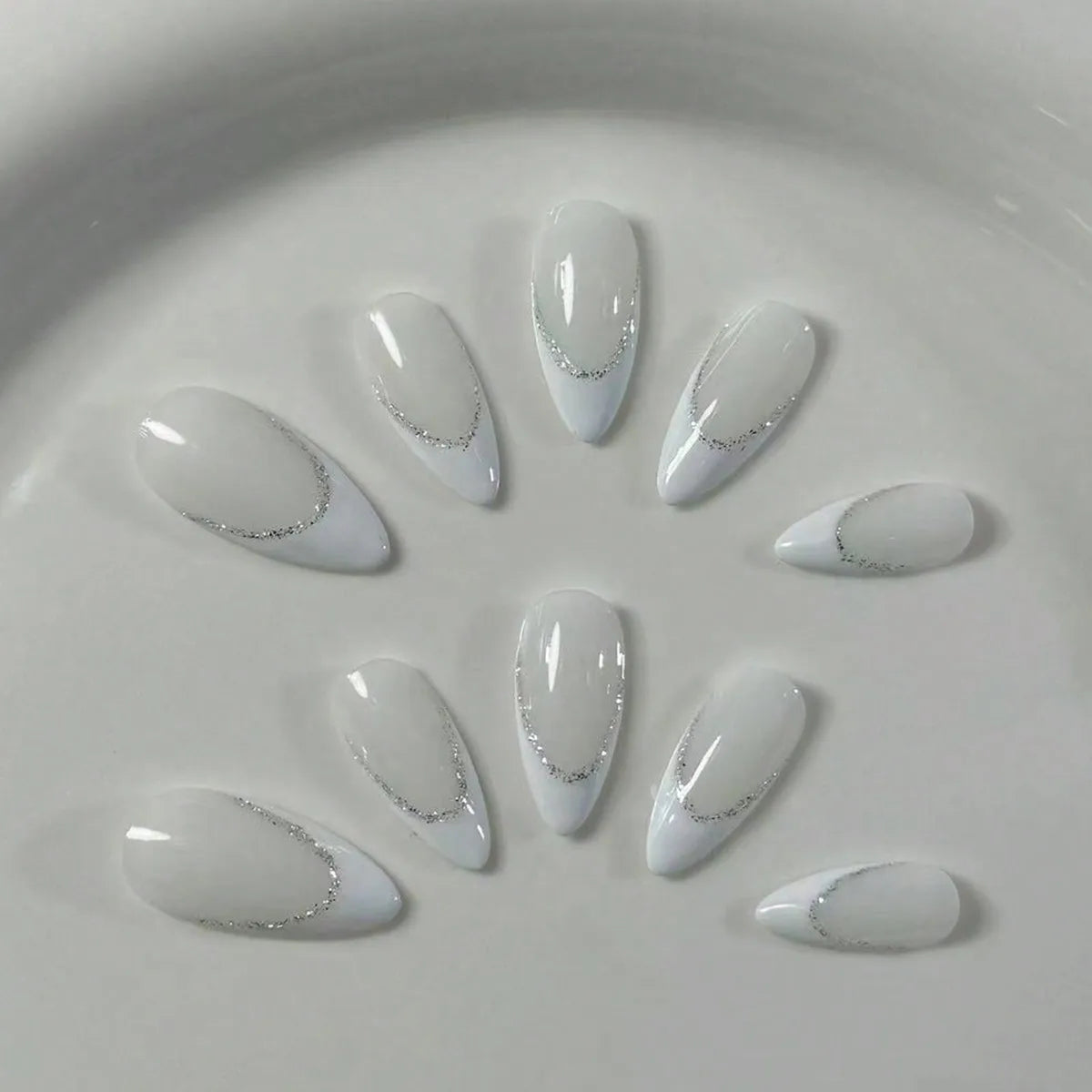 10 pieces of pure handmade almond-shaped nails with white French tips, glittering powder outlining, dazzling and eye-catching, s