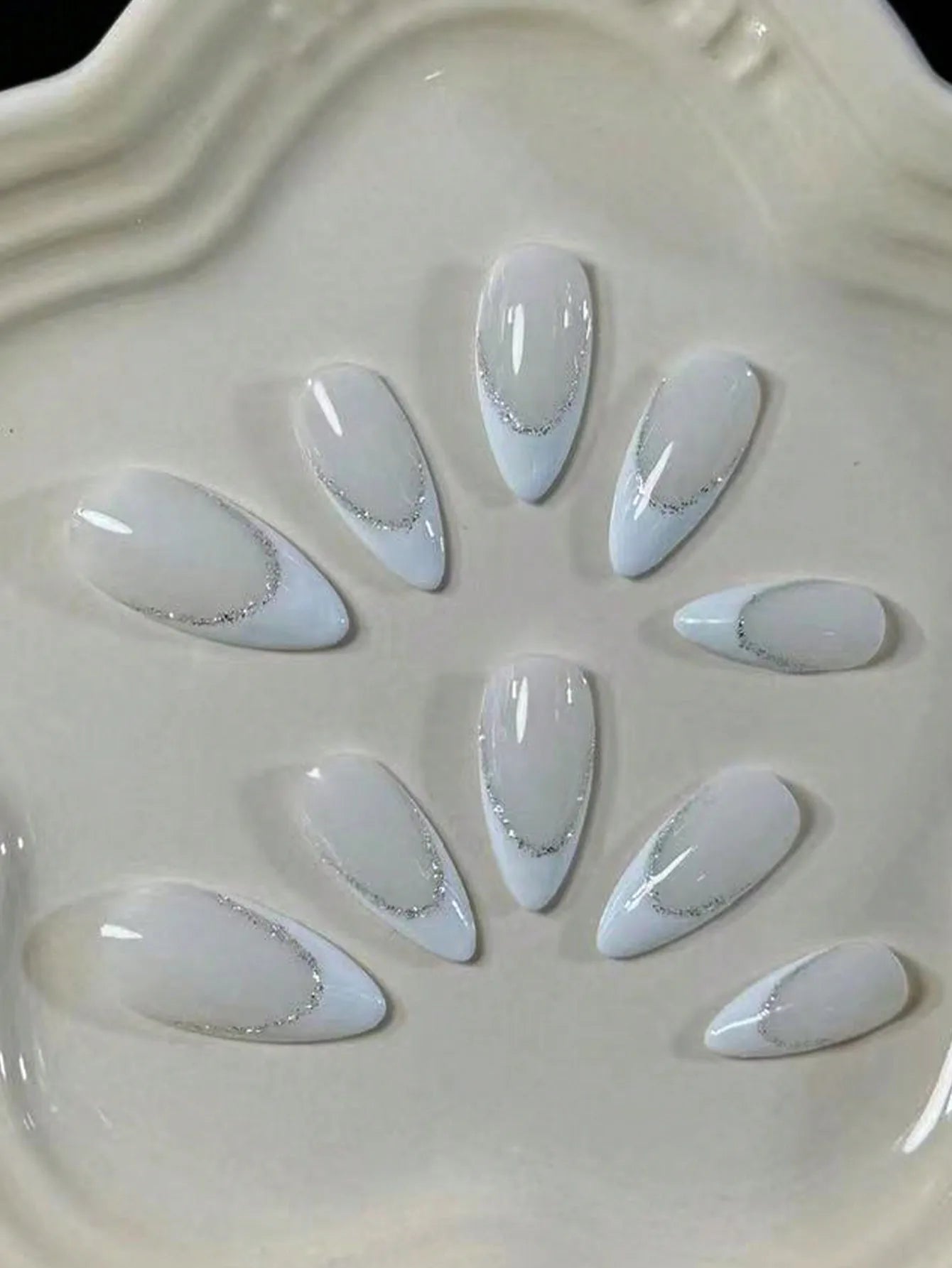 10 pieces of pure handmade almond-shaped nails with white French tips, glittering powder outlining, dazzling and eye-catching, s